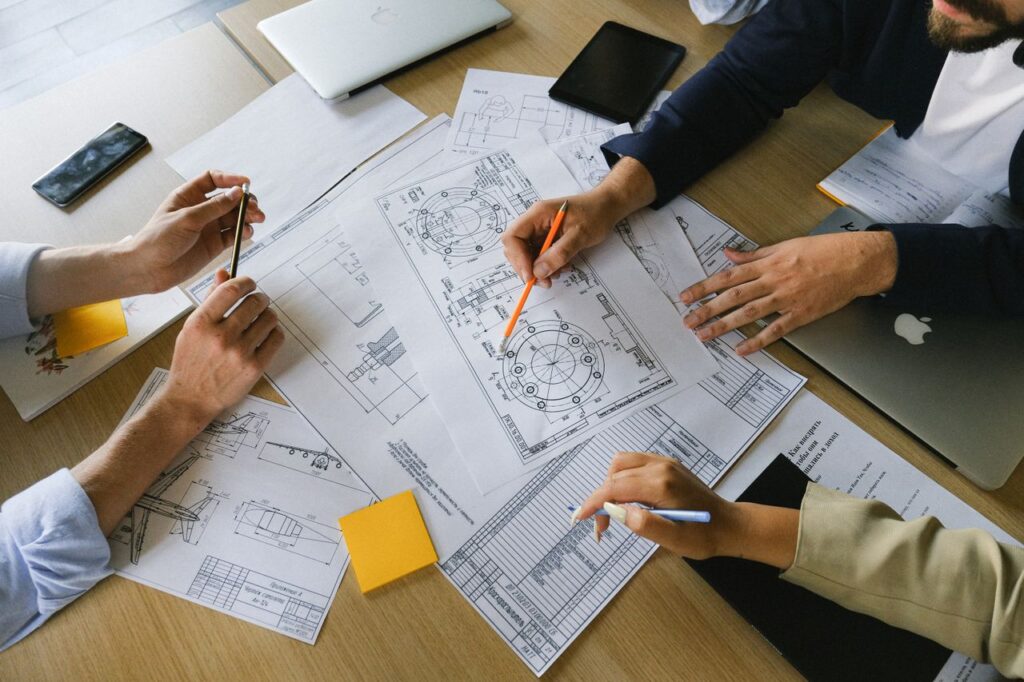 Building and steering complex, multi-partner projects.